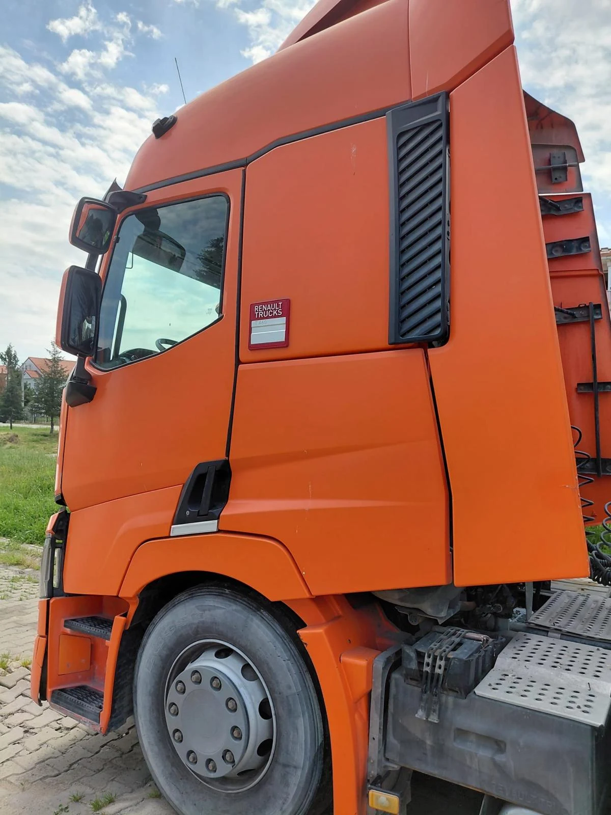 2015 MODEL  RENAULT   T 460